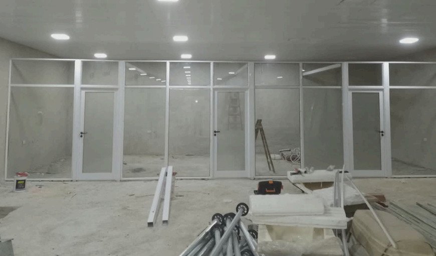 Divisor oficinas Ferretería Zambiazzo