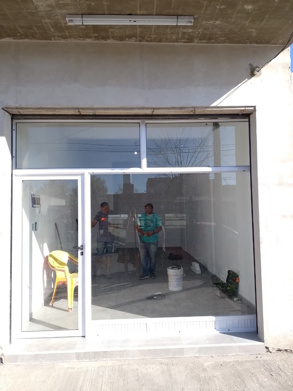 Frente de local 12